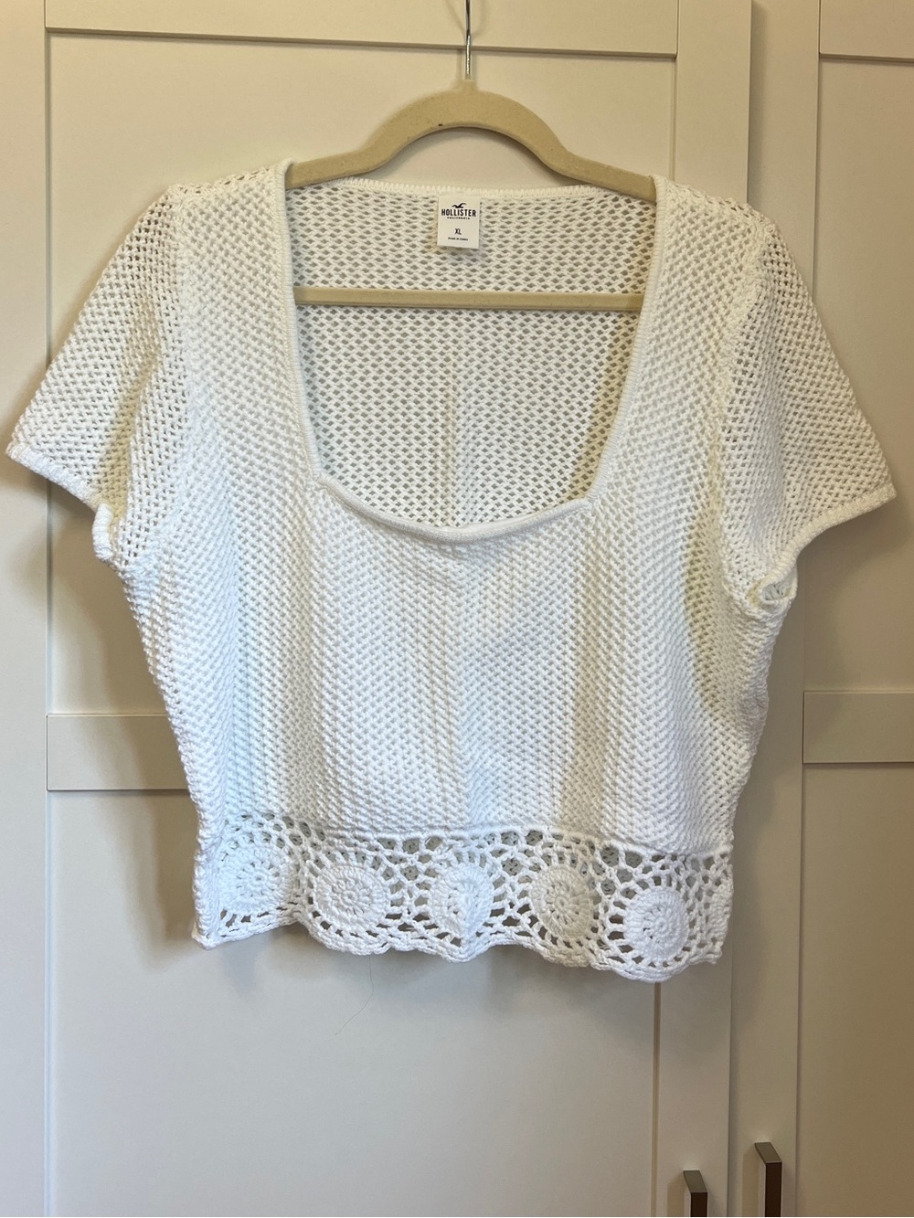 Hollister White Crochet-Hem Scoop Crop Top